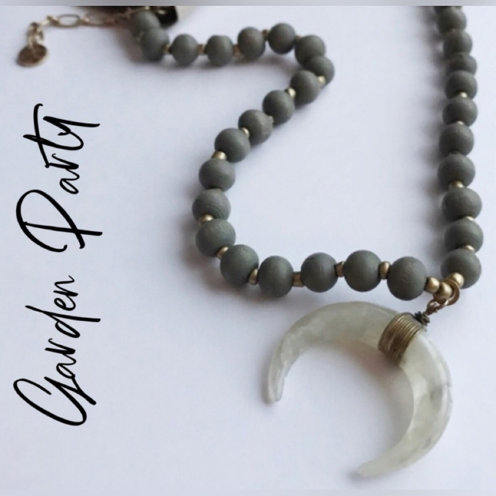 ❤️🔥 Garden Party - Gray Beaded Crescent Necklace